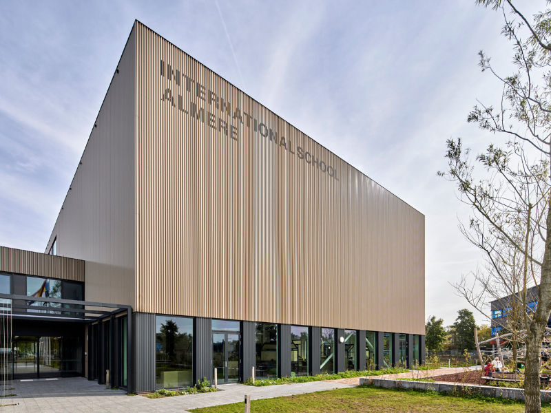 Almere International School